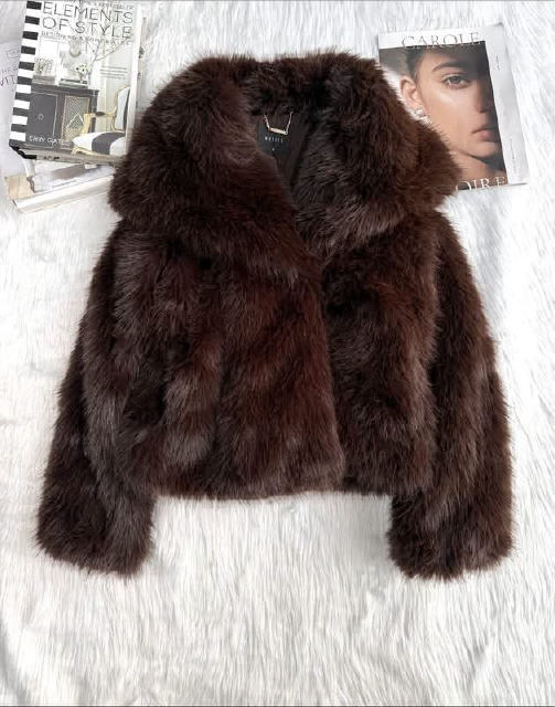 Mohito Crop Fur Jacket( ရှေ့နှိပ်စိ)